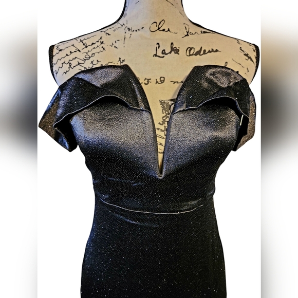 Windsor Callie Off-The-Shoulder Mermaid Glitter Satin Formal Dress - Picture 9 of 14